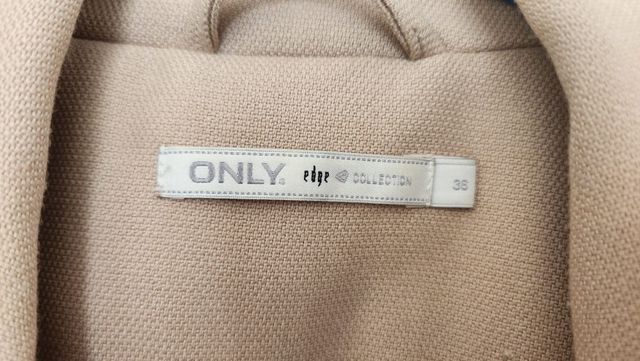 Americana Only mujer