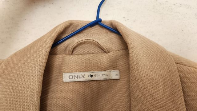 Americana Only mujer