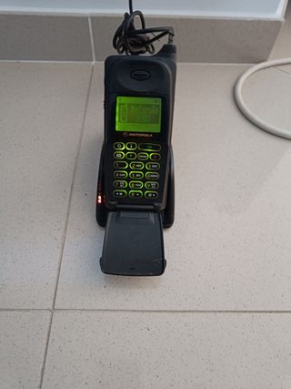 Teléfono Motorola 8700