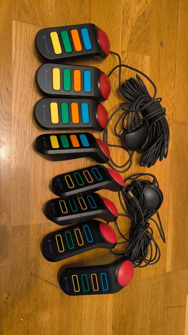 Pack 4 JUEGOS BUZZ Y 8 PULSADORES (PS2)