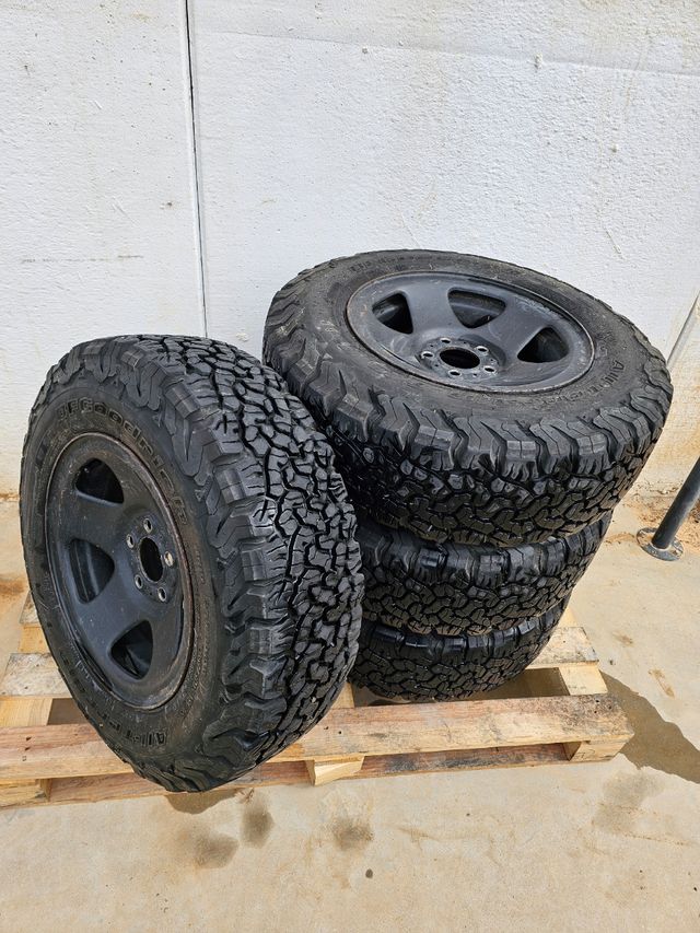 Ruedas BFGoodrich All-Terrain y llantas de acero