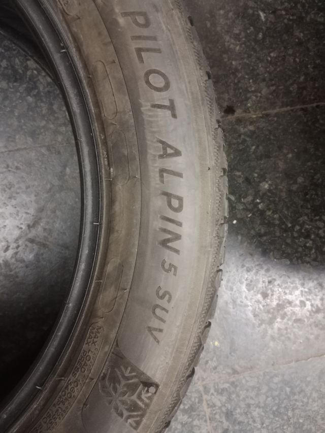 E67. 255.55.20.110V M*S Michelin