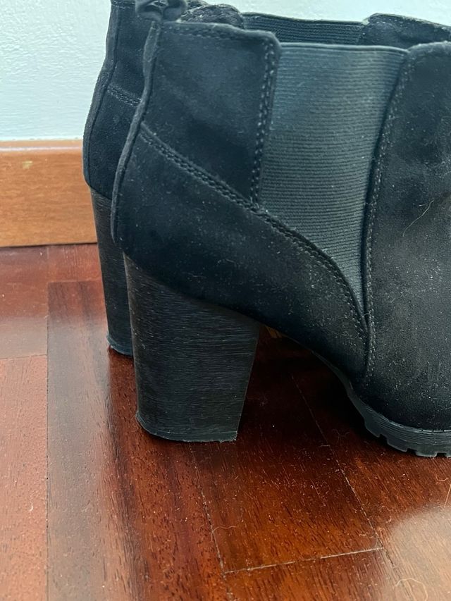 Stivaletti Bershka neri scamosciati