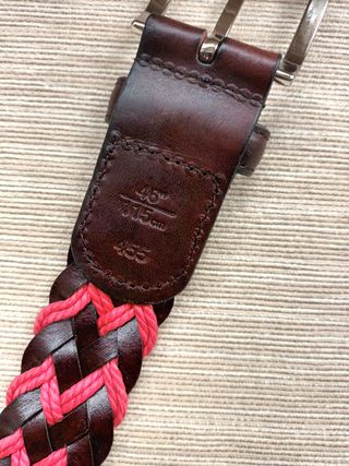 Cinturón trenzado de cuero y rojo