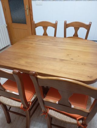 Mesa y sillas de cocina, se venden también por sep