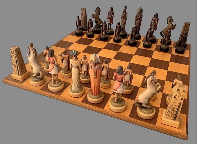 Scacchi anri egizi legno intagliato dipinto a mano
