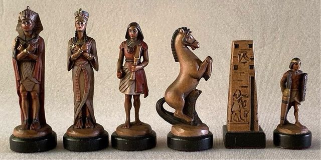 Scacchi anri egizi legno intagliato dipinto a mano