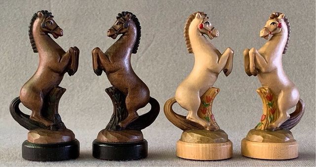 Scacchi anri egizi legno intagliato dipinto a mano