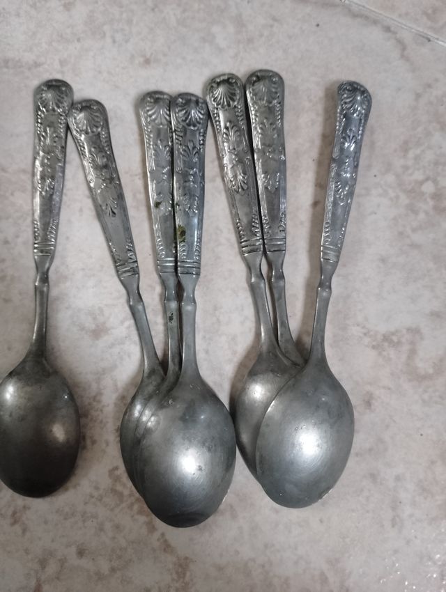 Antiguas cucharas plateadas