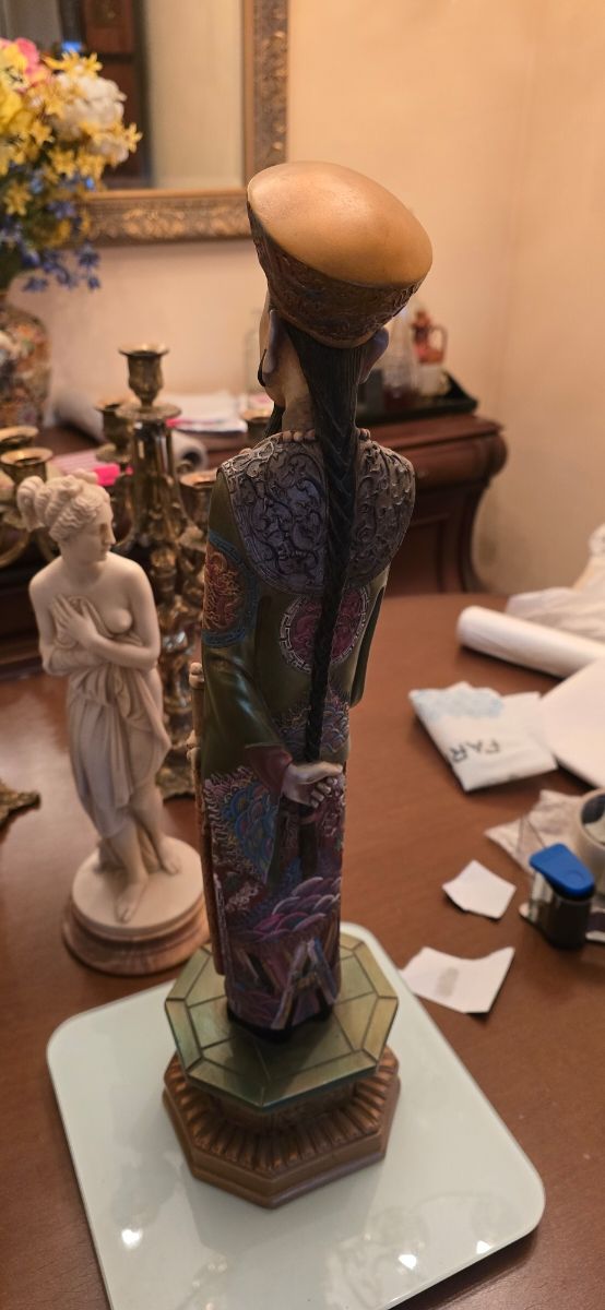 Figura con una muy leve tara facil de reparar