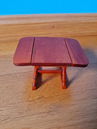 Mesa plegable para casa de muñecas 1.12.