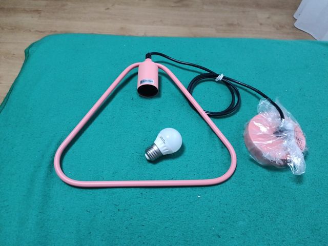 Lámpara de techo en color rosa con REGALO