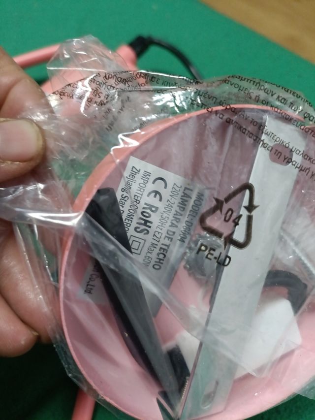 Lámpara de techo en color rosa con REGALO