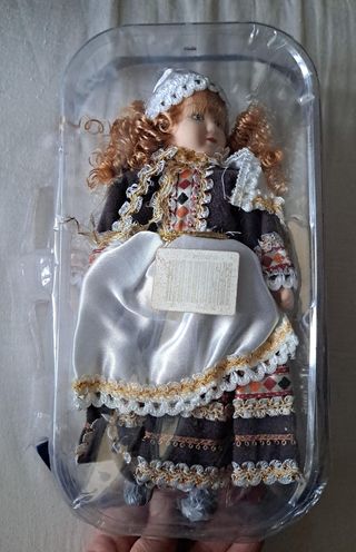 Bambola in porcellana