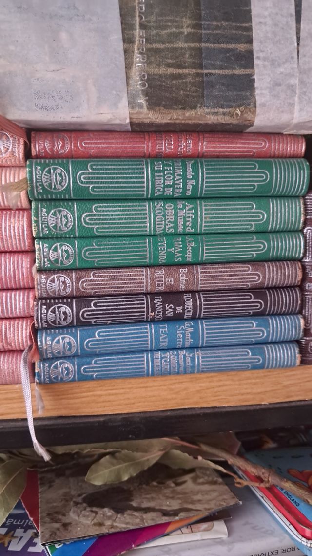 Novelas 38 libros. Aguilar