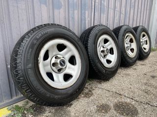 Llantas Jeep con neumáticos Michelín