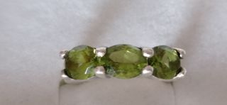 Anillo de plata, trilogía de peridotos.