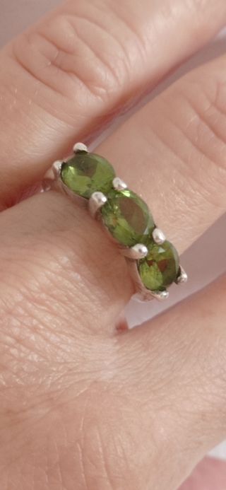 Anillo de plata, trilogía de peridotos.