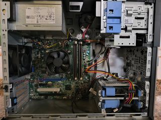 Dell i7, 24 GB di RAM, SSD da 500 GB. Wi-Fi.