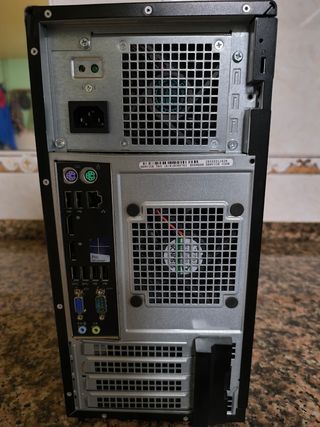 Dell i7, 24 GB di RAM, SSD da 500 GB. Wi-Fi.