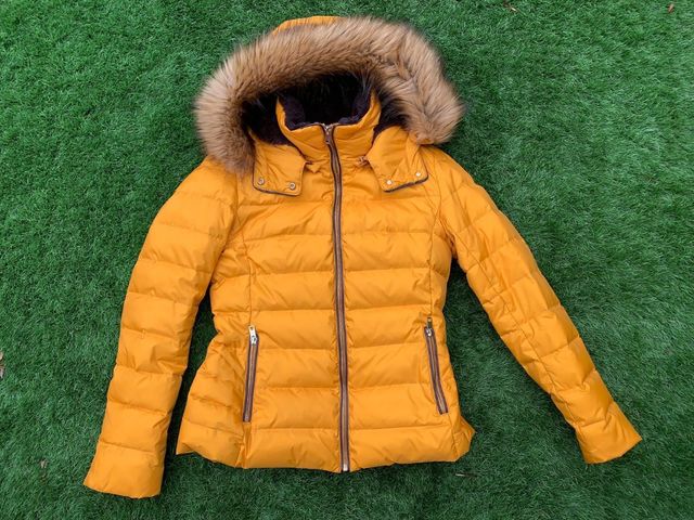 Penas amarelas da menina