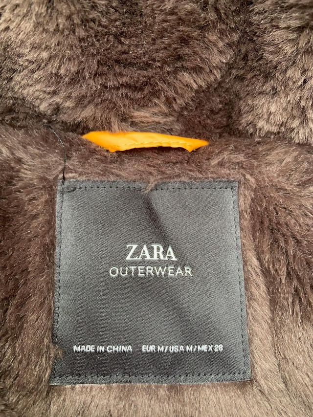 Penas amarelas da menina