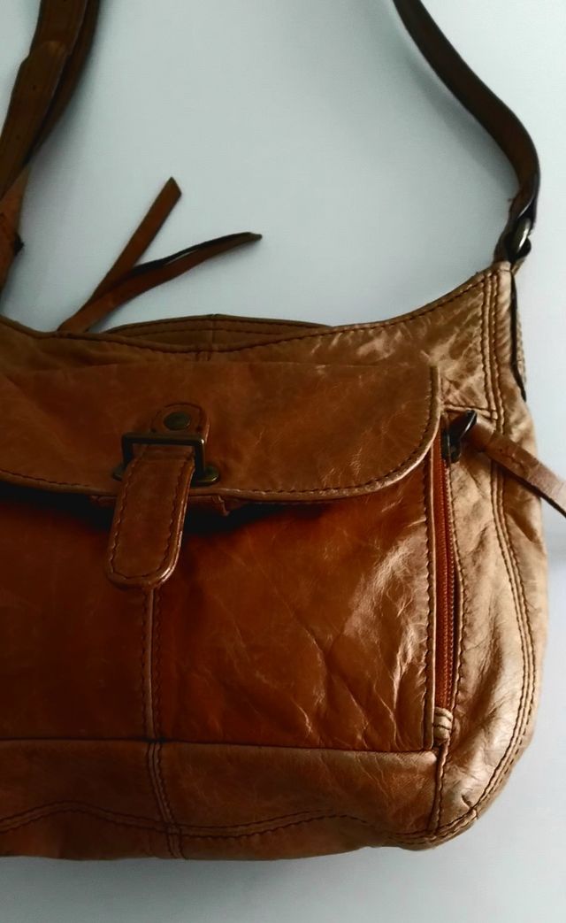 Bandolera en piel lavada