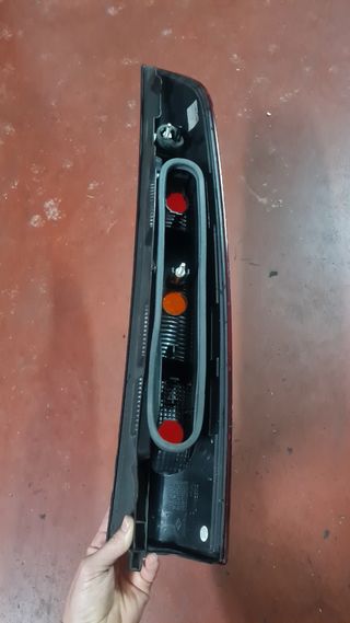 Piloto trasero izquierdo renault kangoo 2007