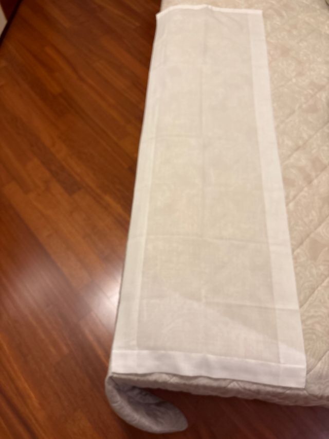 Tenda a pacchetto bianca