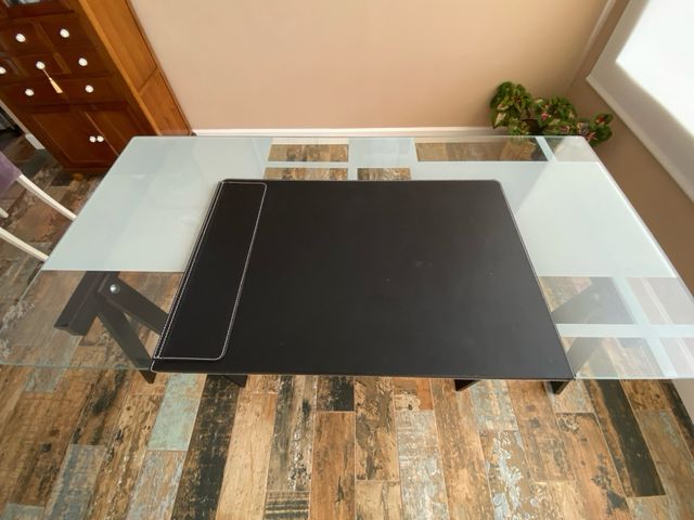 Mesa escritorio o comedor cristal Ikea