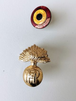 Juego insignias de gorra Policía Militar. Belgica