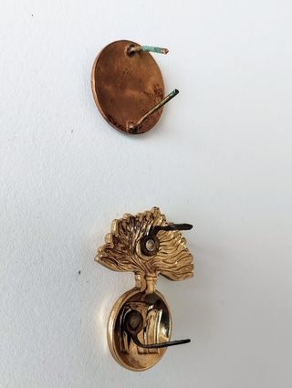 Juego insignias de gorra Policía Militar. Belgica