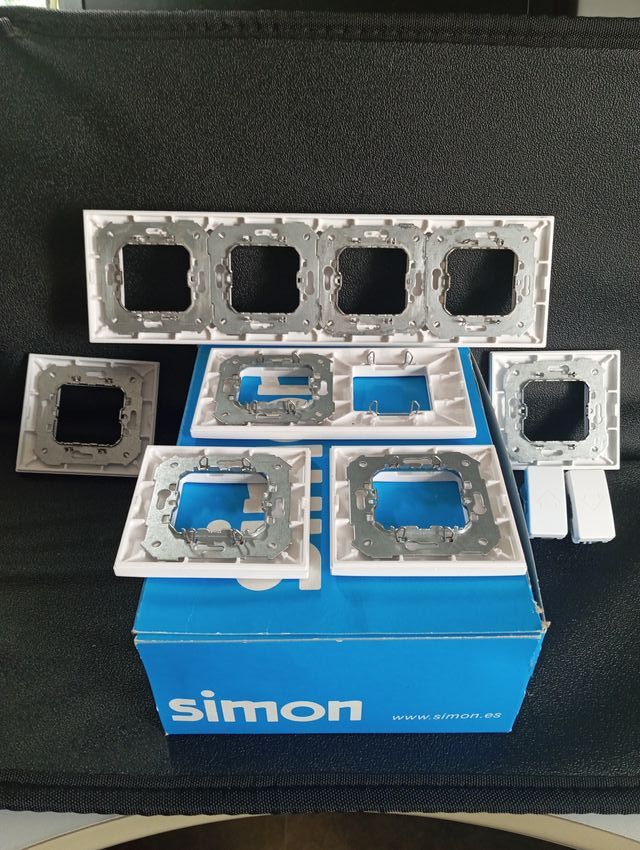 Simon 27 Play Marcos + Pulsador de persiana blanco