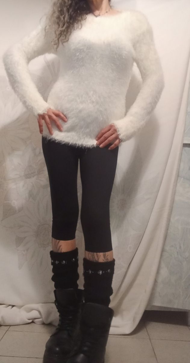 Maglioncino bianco. Rut