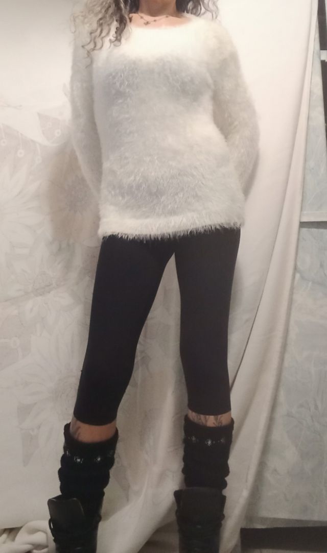 Maglioncino bianco. Rut