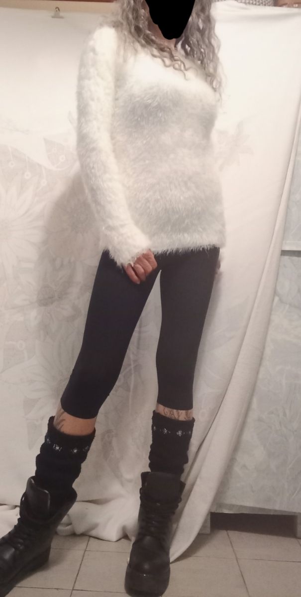 Maglioncino bianco. Rut