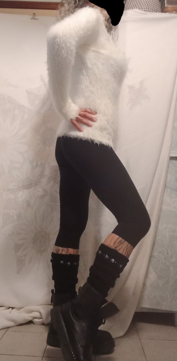 Maglioncino bianco. Rut