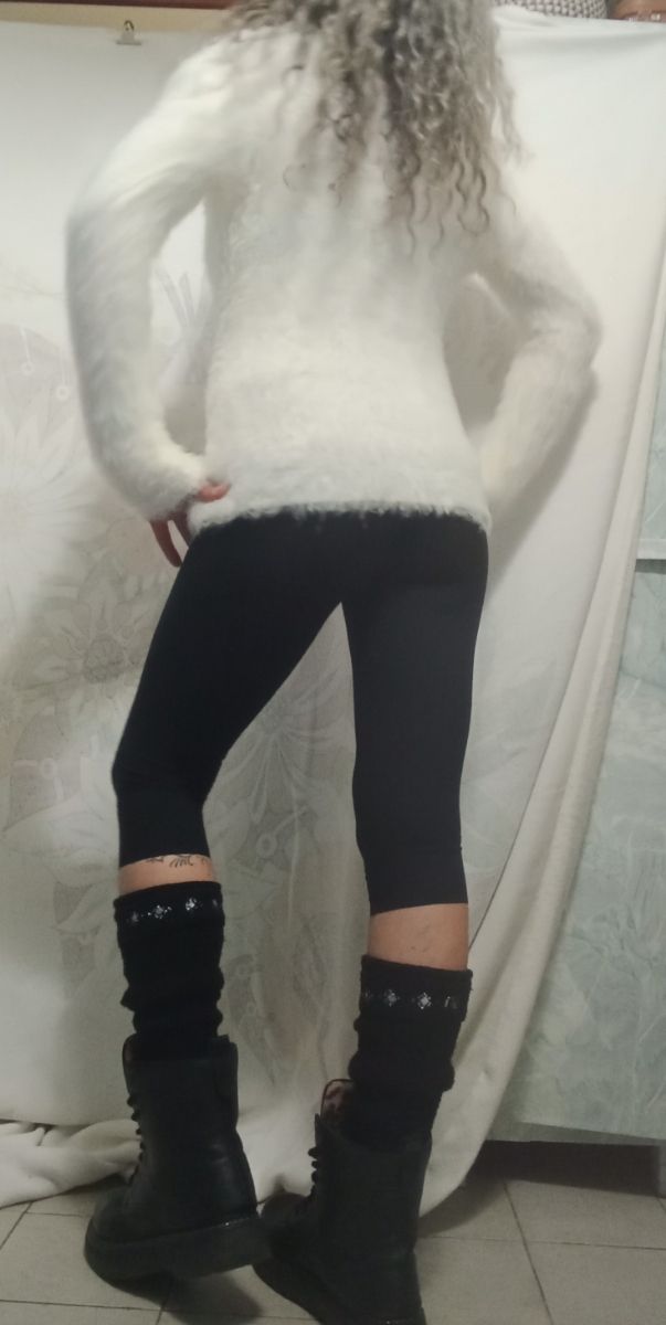 Maglioncino bianco. Rut