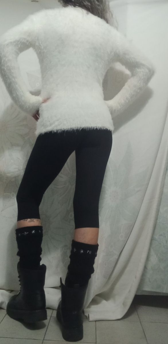 Maglioncino bianco. Rut