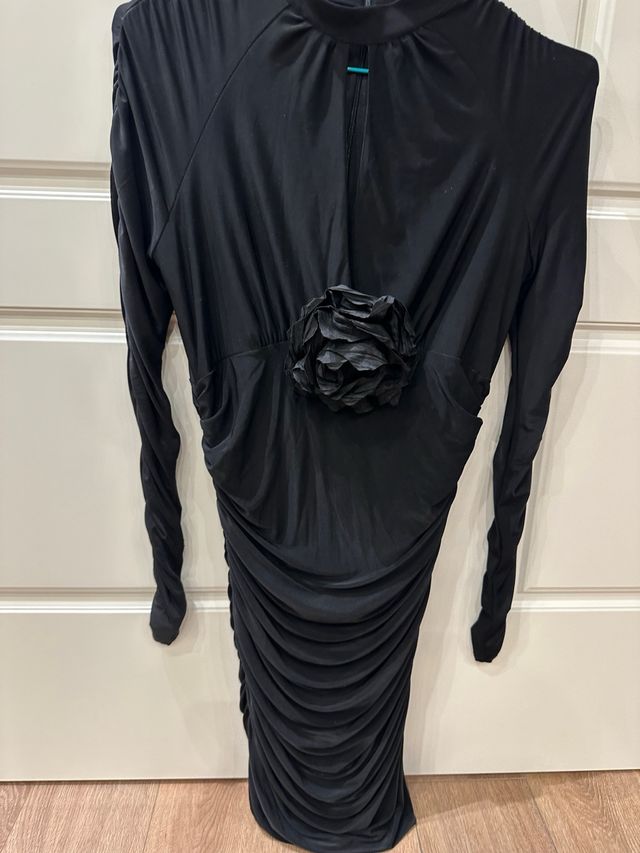 Vestido abertura y drapeado