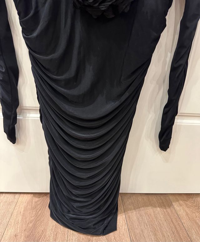 Vestido abertura y drapeado