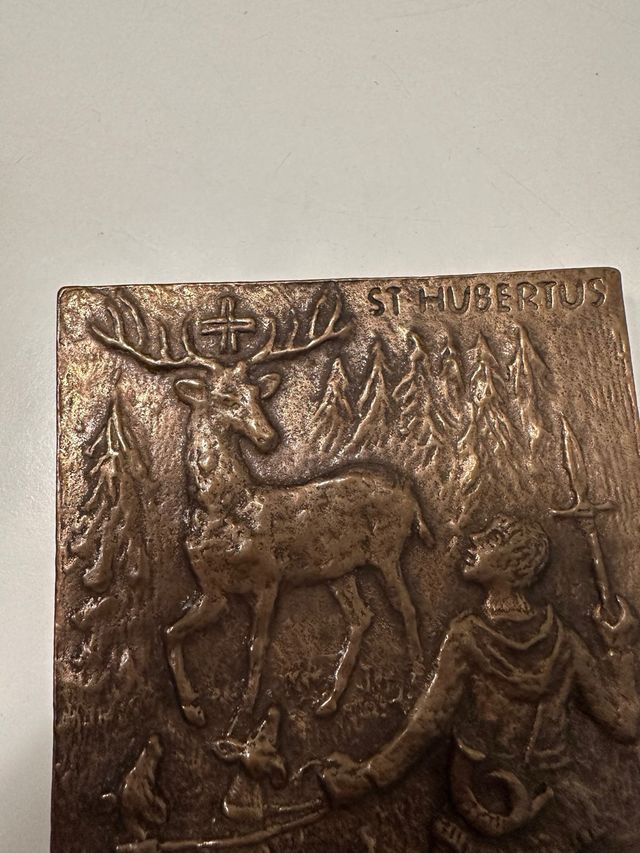 San Huberto cuadro en bronce.