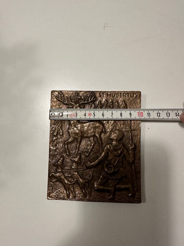 San Huberto cuadro en bronce.