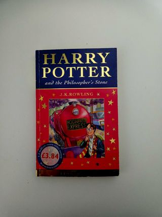 HARRY POTTER AND THE PHILOSOPHER'S STONE (BOOK 1)