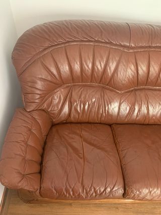 Conjunto sofá y sillones de piel y madera