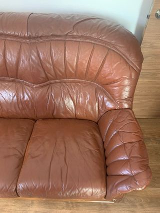 Conjunto sofá y sillones de piel y madera