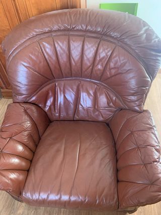 Conjunto sofá y sillones de piel y madera