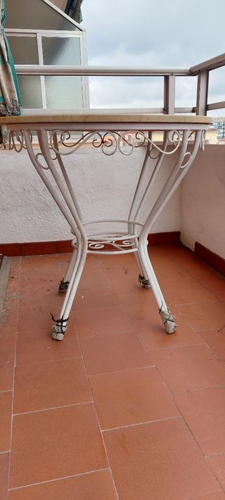 Mesa redonda terraza de mármol. Vintage