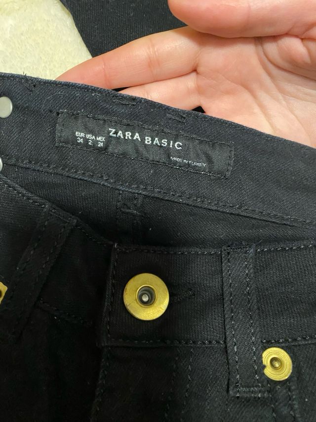 Pantalon negro de Zara