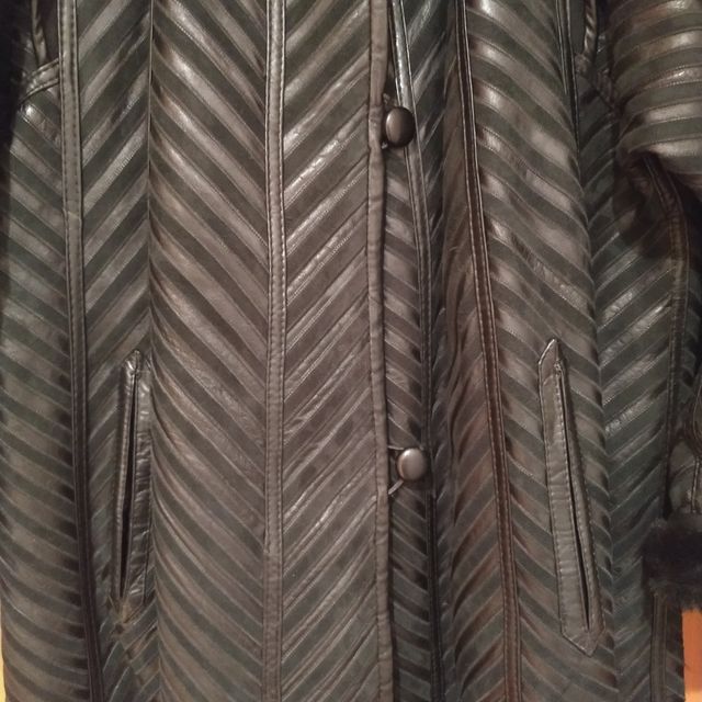 ABRIGO DE PIEL Y ANTE NEGRO